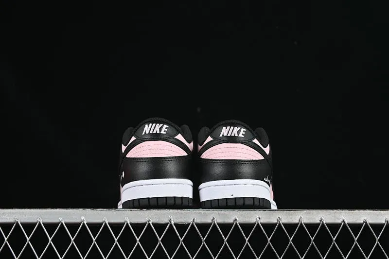 All categories Nk SB Dunk series Nk SB Dunk Low low-top sneakers Nike SB Dunk Low black and pink low-top casual sneakers CW1590-100